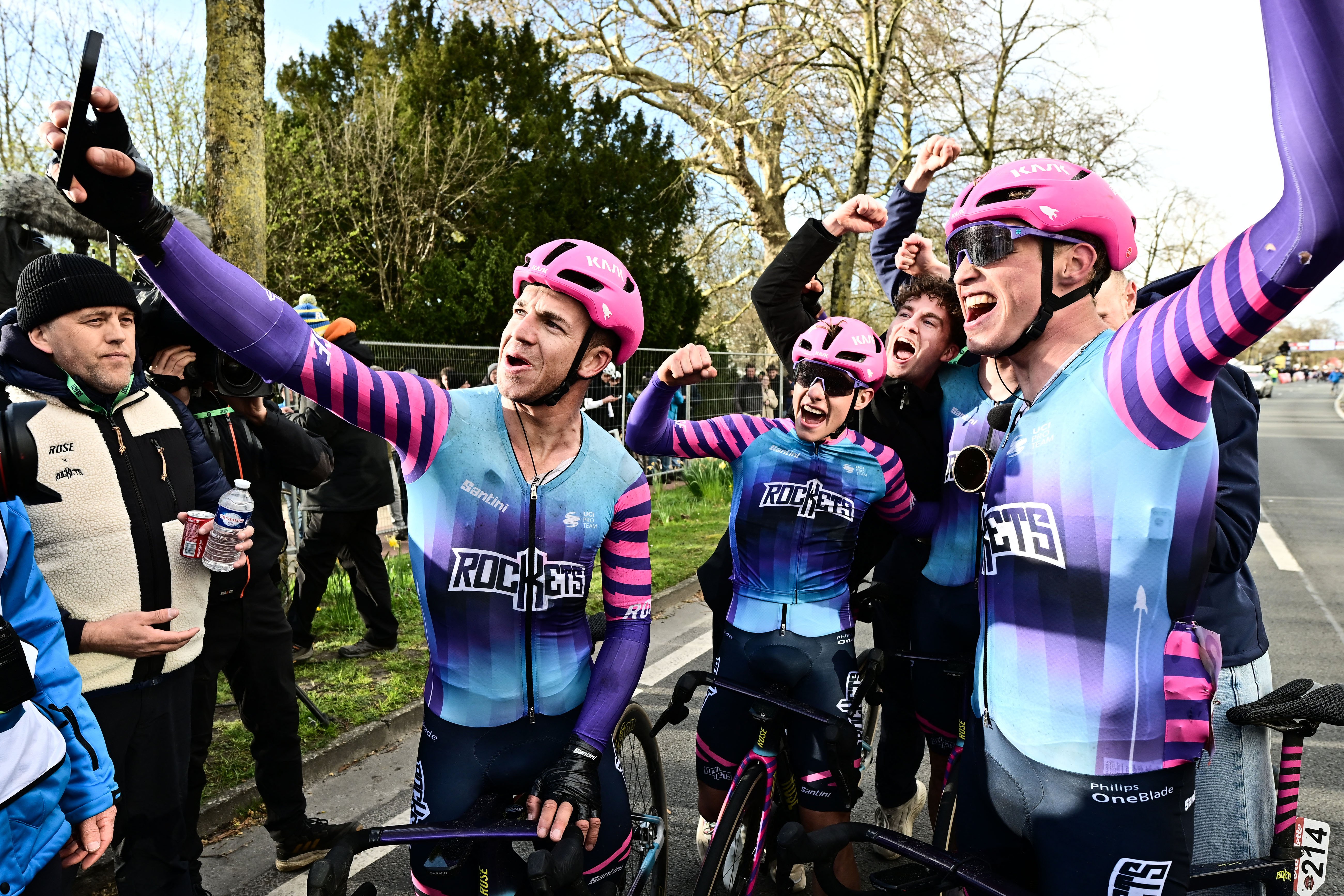 Dylan Groenewegen take a selfie with his Unibet Rose Rockets teammates