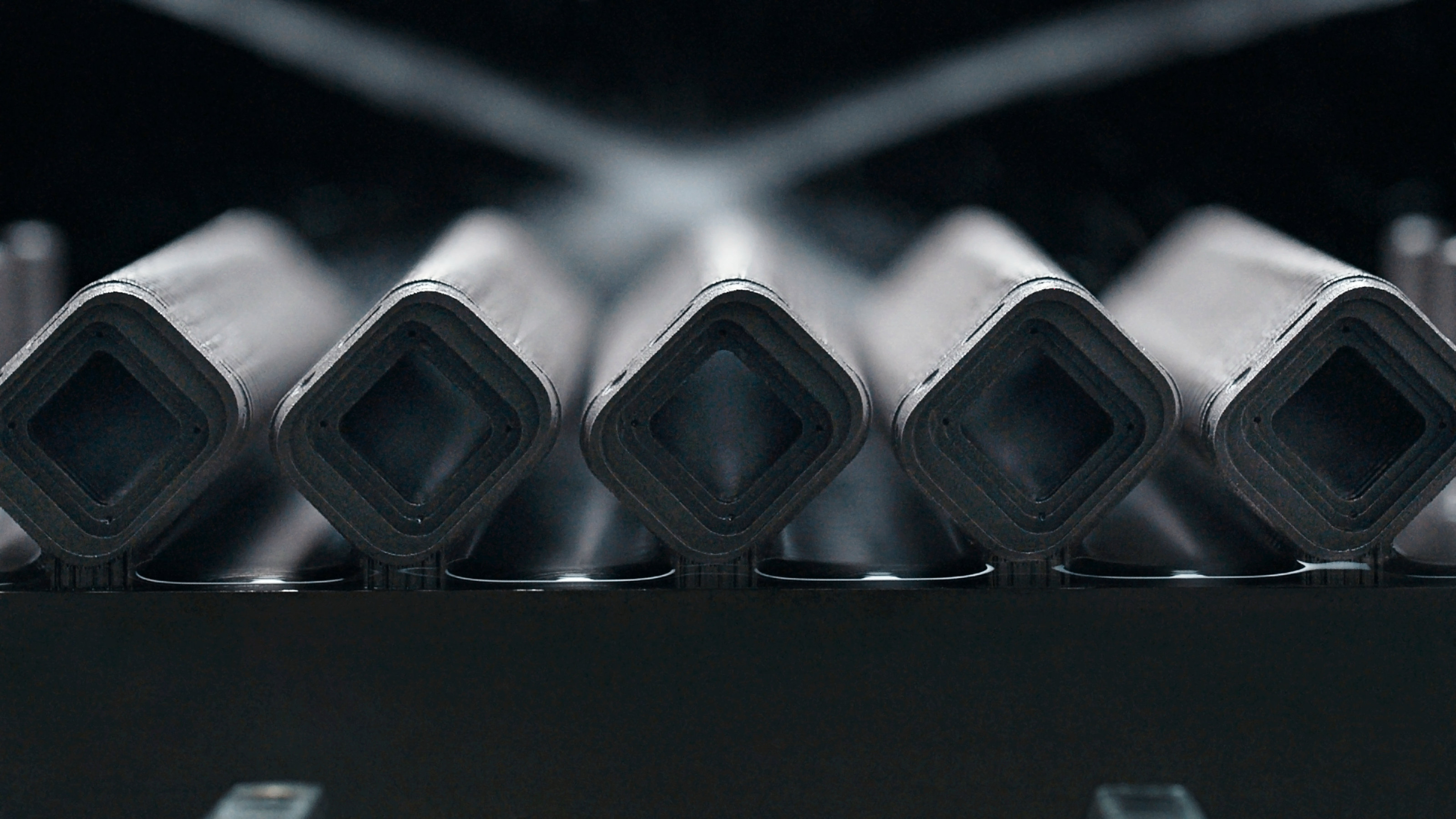 &#039;Part Removal from the build plate: Parts are cut from the build plate using Diamond Wire Sawing, a highly material efficient cutting method.&#039;