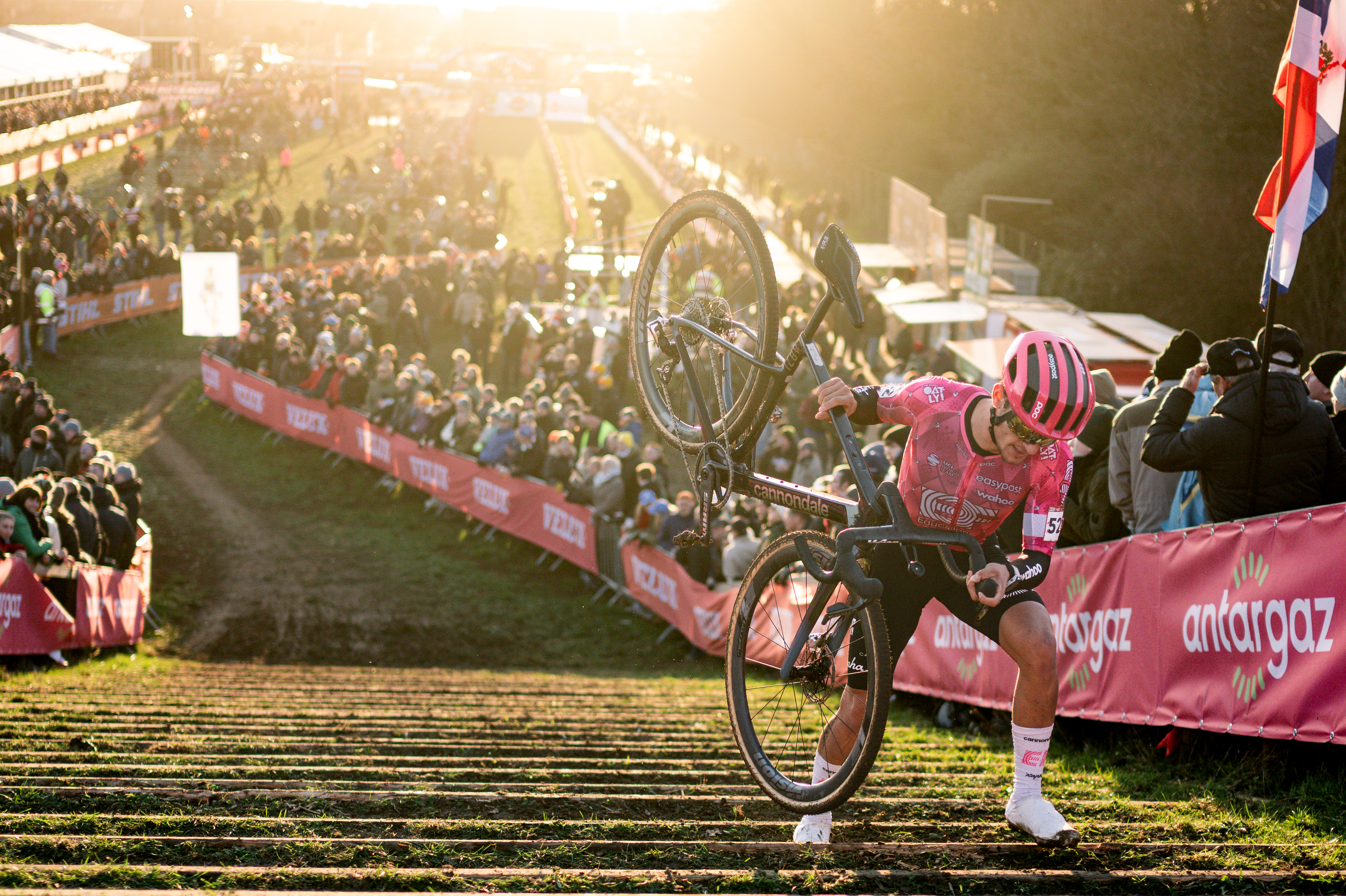 Mattia Agostinacchio carries bike up stairs