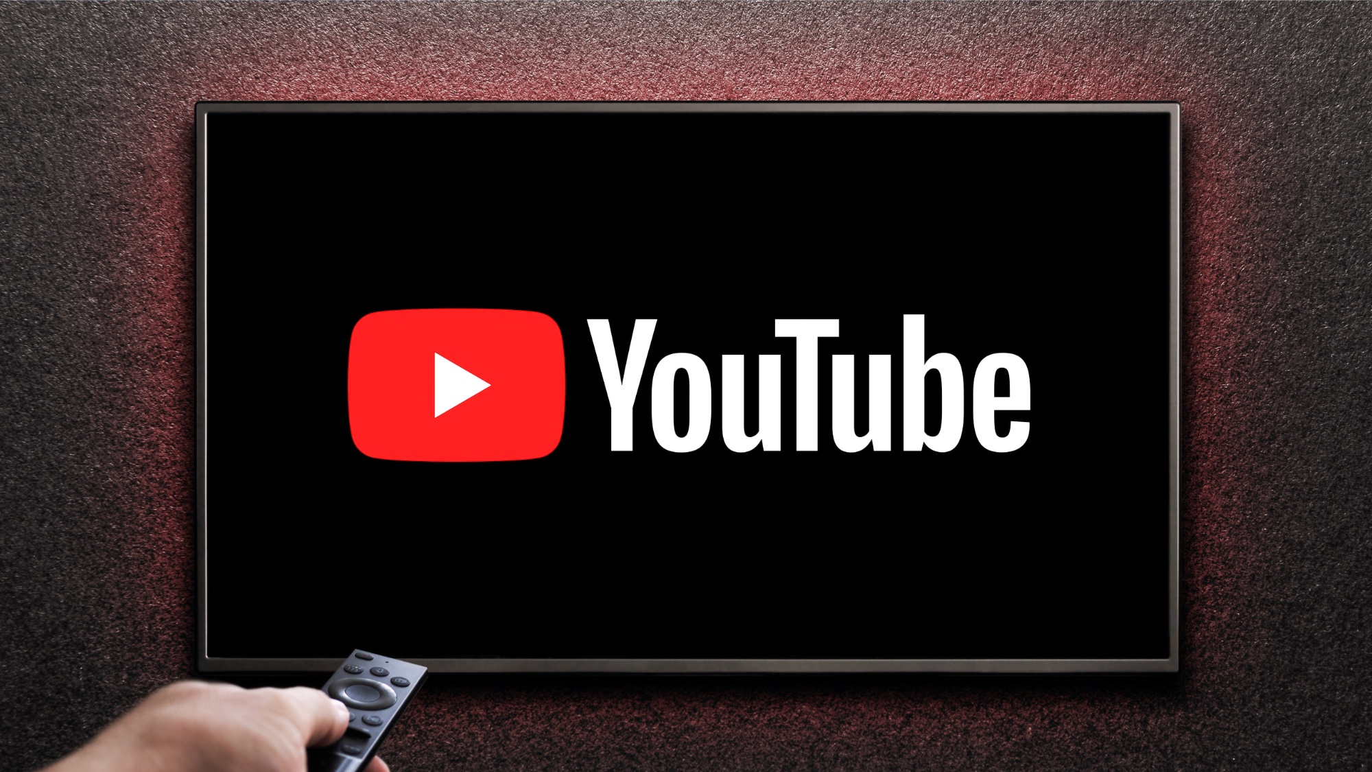 YouTube-Logo auf Smart-TV mit Fernbedienung