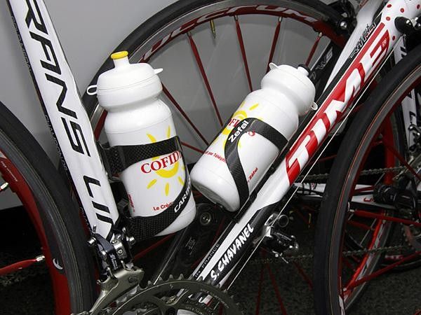 More carbon is found in Chavanel's bottle cages.