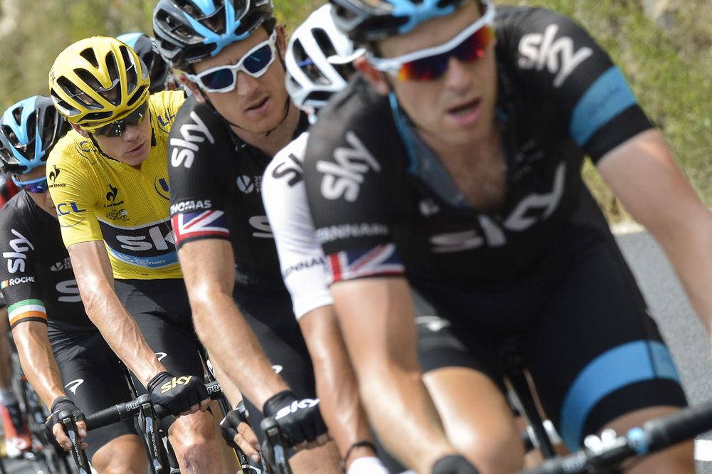 Team Sky lines up on the front for Chris Froome