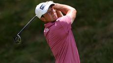 Viktor Hovland takes a shot at the Travelers Championship 