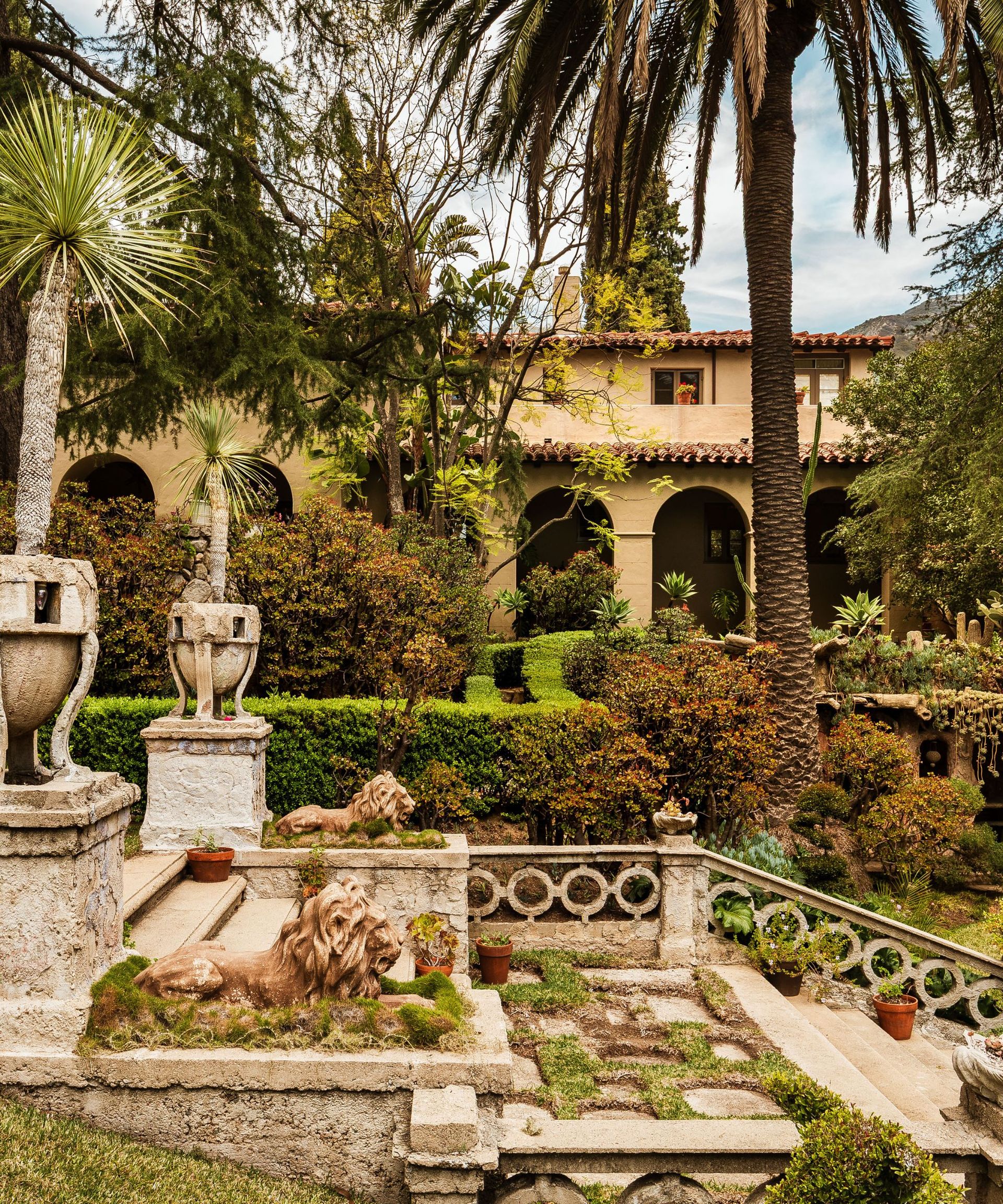 Dennis Morgan's home exterior