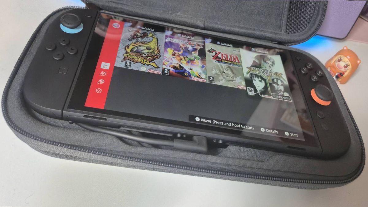 Photo by Rosalie Newcombe of the inside of the Belkin Switch 2 case.