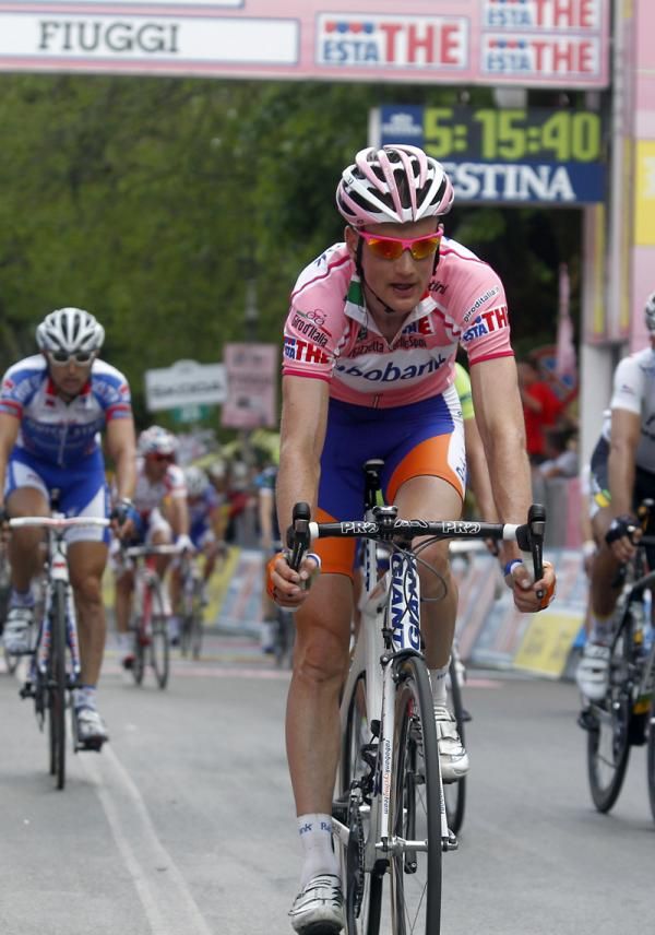 Weening (Rabobank) crosses the line