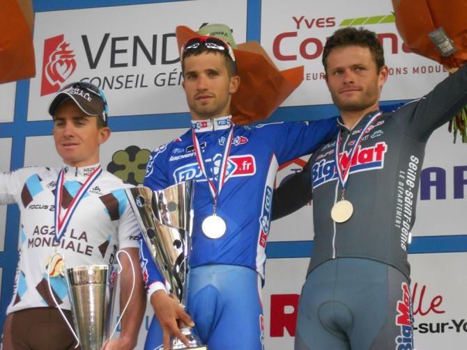 Tour de Vend&eacute;e podium (L-R): Samuel Dumoulin (AG2R La Mondiale), Nacer Bouhanni (FDJ) and Steven Tronet (BigMat-Auber 93)