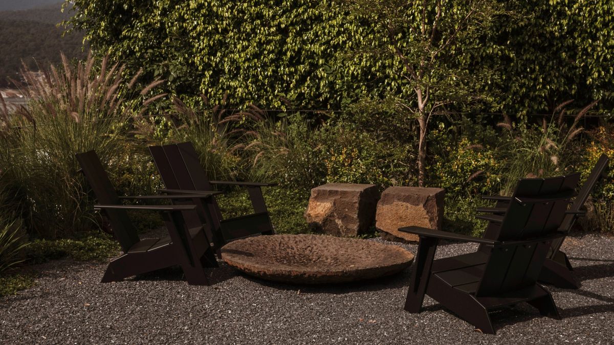 12 chaises Adirondack élégantes à acheter maintenant pour se détendre en plein air cet été