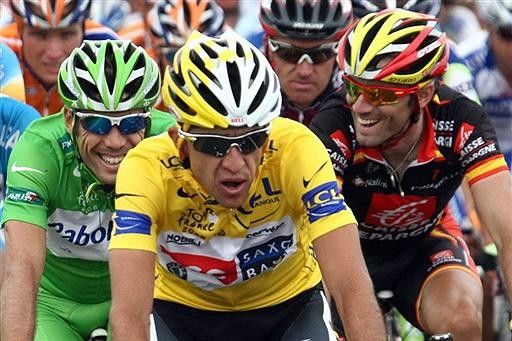 Oscar Freire and Alejandro Valverde are all smiles while Carlos Sastre is probably worrying about tomorrow.