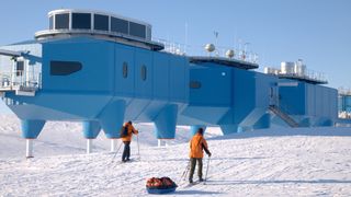 Returning to Halley from the Clean Air Sector Laborator