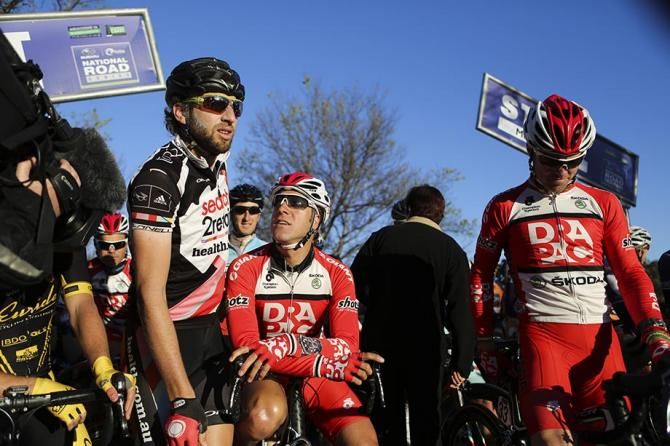 Neil Van Der Ploeg (search2retain), Floris Goesinnen and Will Walker (Drapac) at the start.