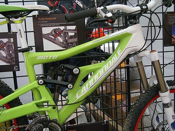 The Moto's carbon front triangle certainly deserves much of the credit for the impressively light weight.