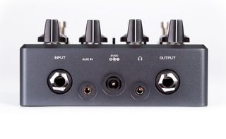 The Mictrotubes X Ultra has aux-in for playing along to backing tracks or external audio and a headphones output for silent practice.