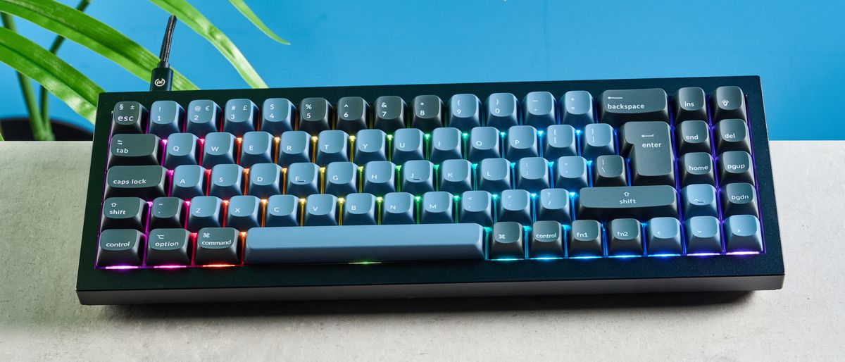 A black and blue Keychron Q7 wired mechanical keyboard that&#039;s made of metal