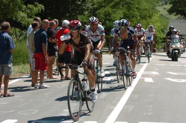 The leading group continued to press home its advantage.