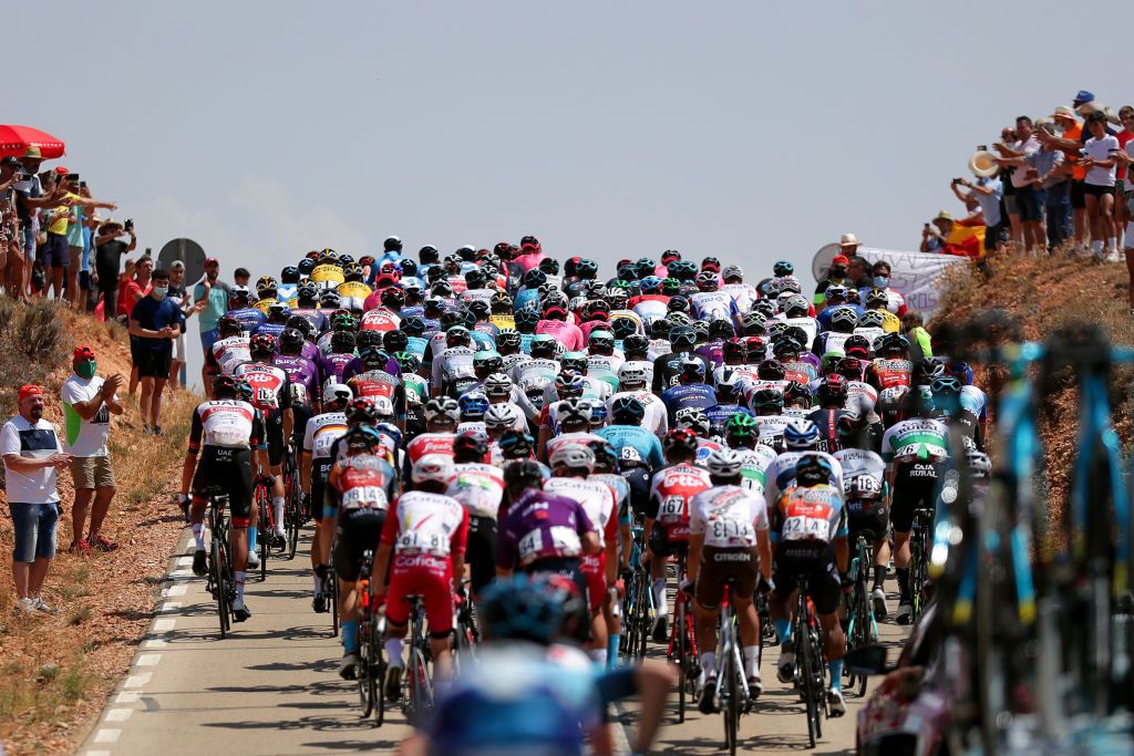ALBACETE SPAIN AUGUST 18 A general view of the peloton while fans cheer during the 76th Tour of Spain 2021 Stage 5 a 1844km stage from Tarancn to Albacete lavuelta LaVuelta21 on August 18 2021 in Albacete Spain Photo by Gonzalo Arroyo MorenoGetty Images