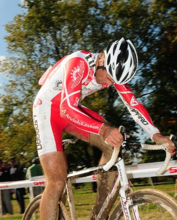 Joachim Parbo (Leopard Cycles) having a strong race 118 Ryan Trebon (Kona) leading up the set of steps