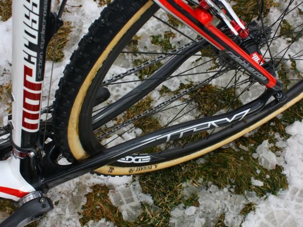 Chain stays closely follow the sides of the wheel for extra ankle clearance.