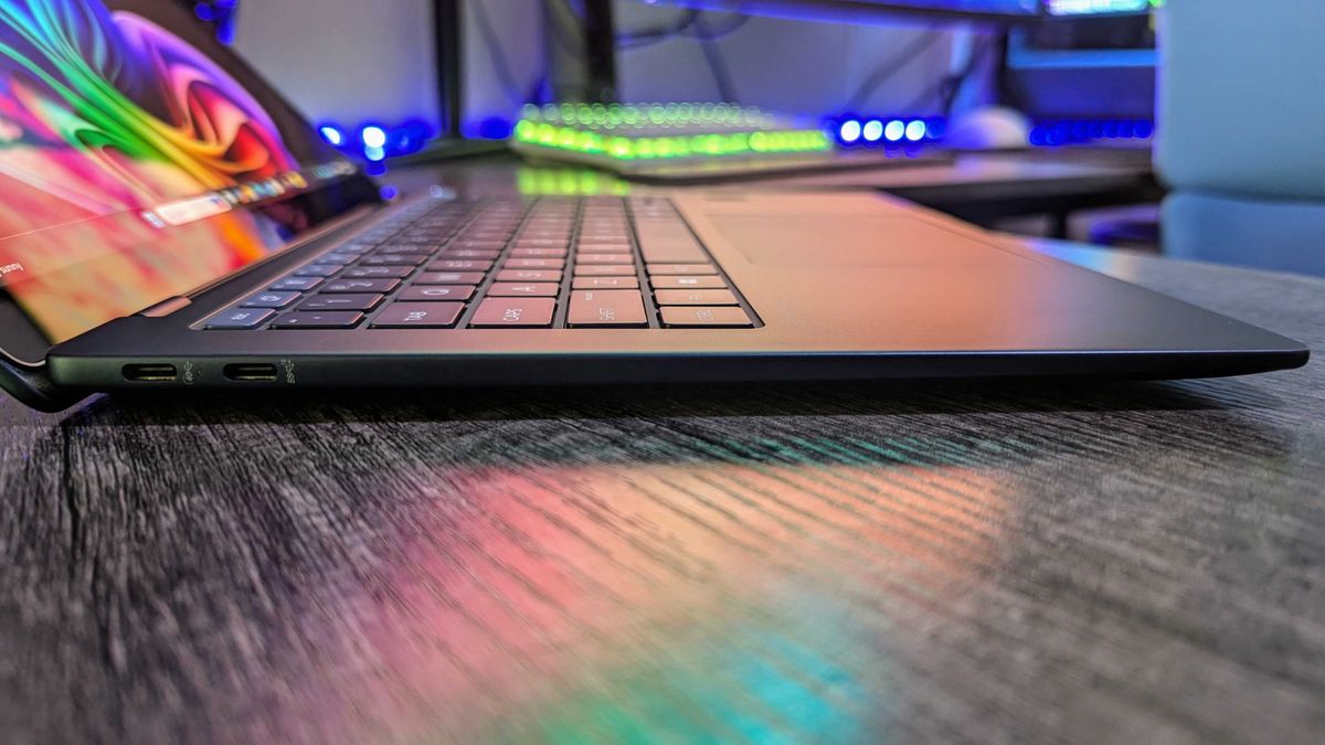 Image of the HP EliteBook Ultra G1q Windows laptop.
