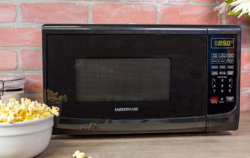 Farberware Compact Countertop Microwave Oven, 0.7 Cu. Ft. 700-Watt, Child  Lock, Easy Clean Interior & Reviews