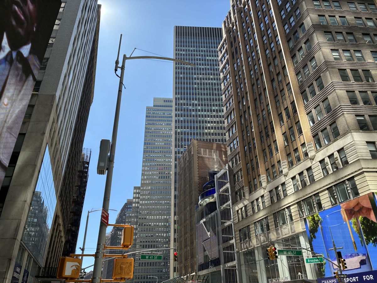 Apple iPhone 16e dynamic range sample.