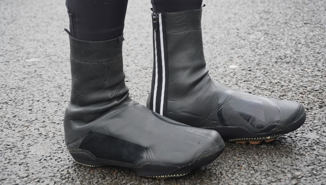 Image shows a rider wearing Endura&#039;s Freezing Point Overshoe IIs.