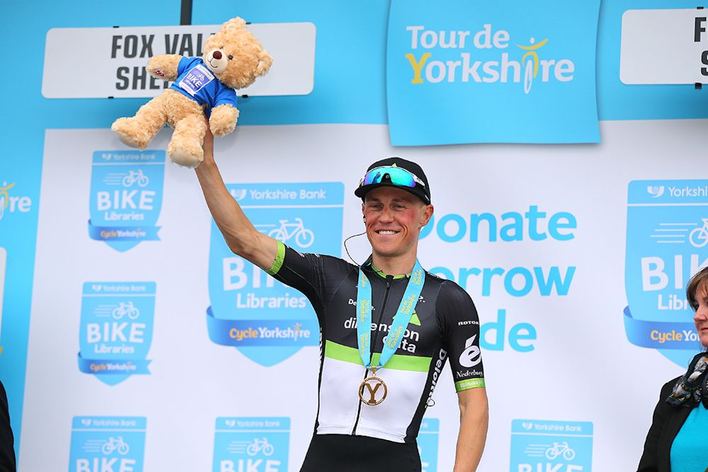 Serge Pauwels on the podium after winning the final stage at Tour de Yorkshire