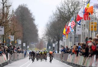 The leaders head for the finish at Ronde van Drenthe