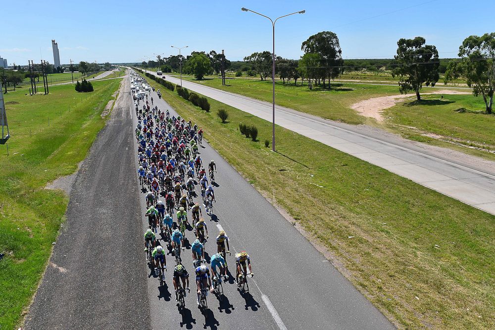 The peloton in action during stage 2 at the Tour de San Luis.