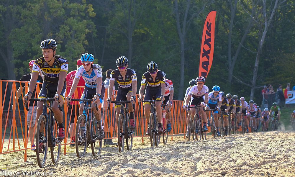 Tom Meesen (BEL) leading the Elite Men through the long sand pit