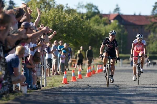 Jonathan Page (Planet Bike) takes the win ahead of Christian Heule (Rendementhypo Cycling Team).