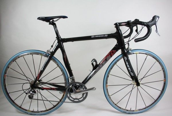The Museeuw MF-1 is made from carbon and flax tubing joined to carbon lugs