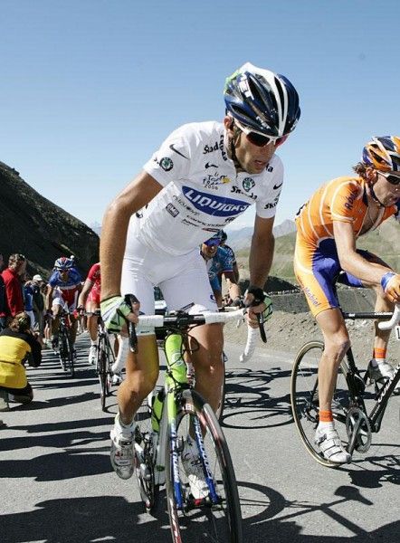 Vincenzo Nibali's last day in white. He gave up the best young rider's slot to Andy Schleck.