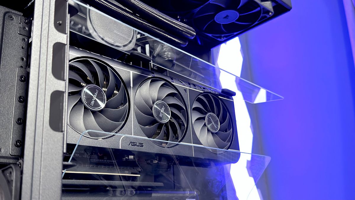 The Havn HS 360 PC case in black and white on a desk.
