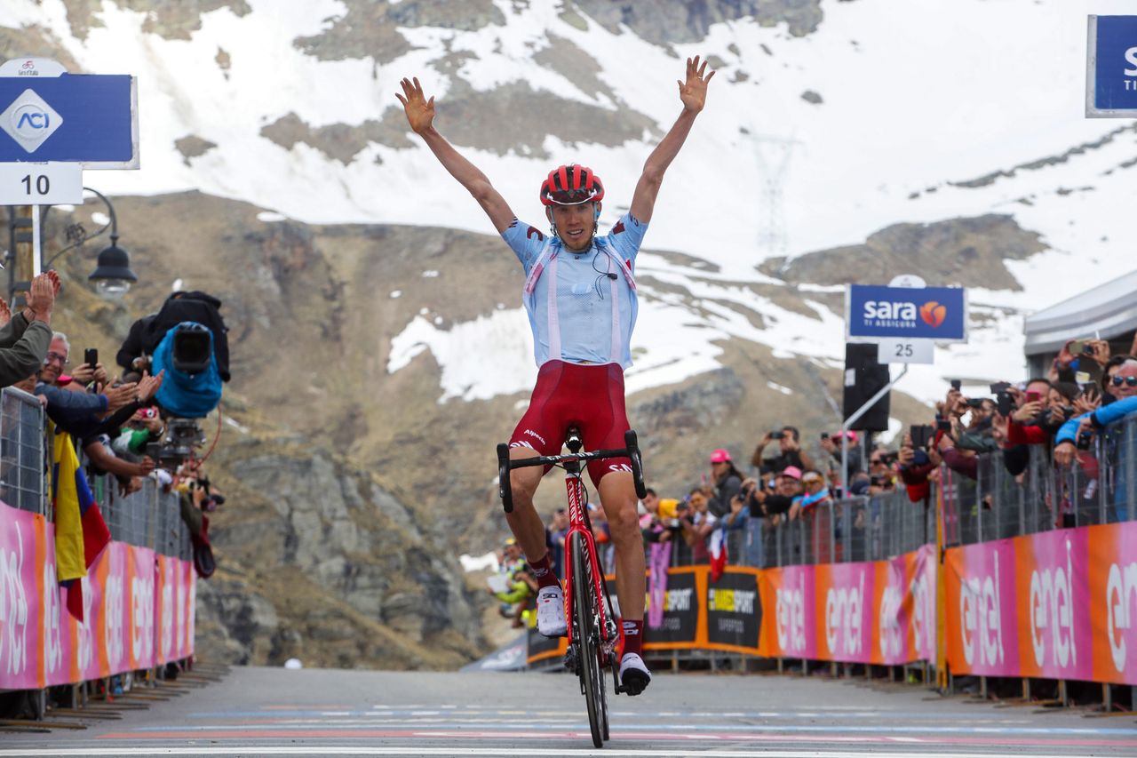 Ilnur Zakarin (Katusha-Alpecin) celebrates his victory