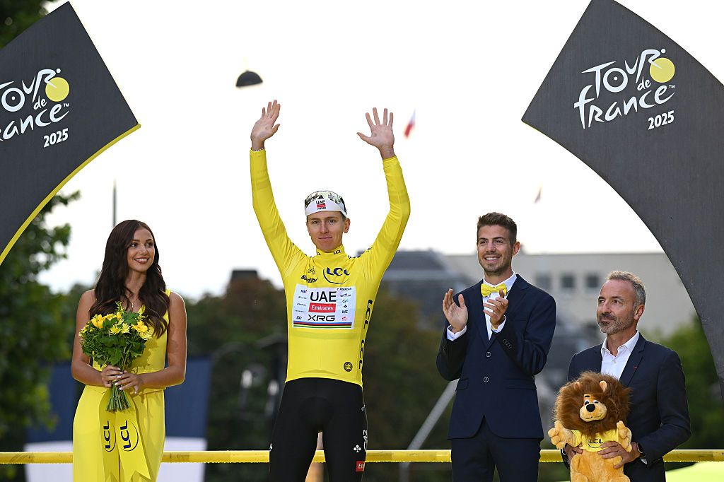 Who is leading the 2025 Tour de France after stage 21?