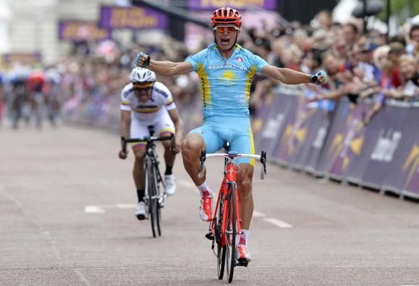 Alexandre Vinokourov (Kazakhstan) wins the London 2012 Olympics road race.