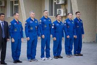 Expedition 33 Crew Participate in Ceremony