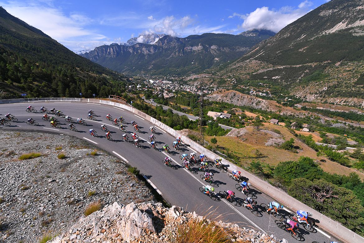 The fast pace quickly whittled down the bunch
