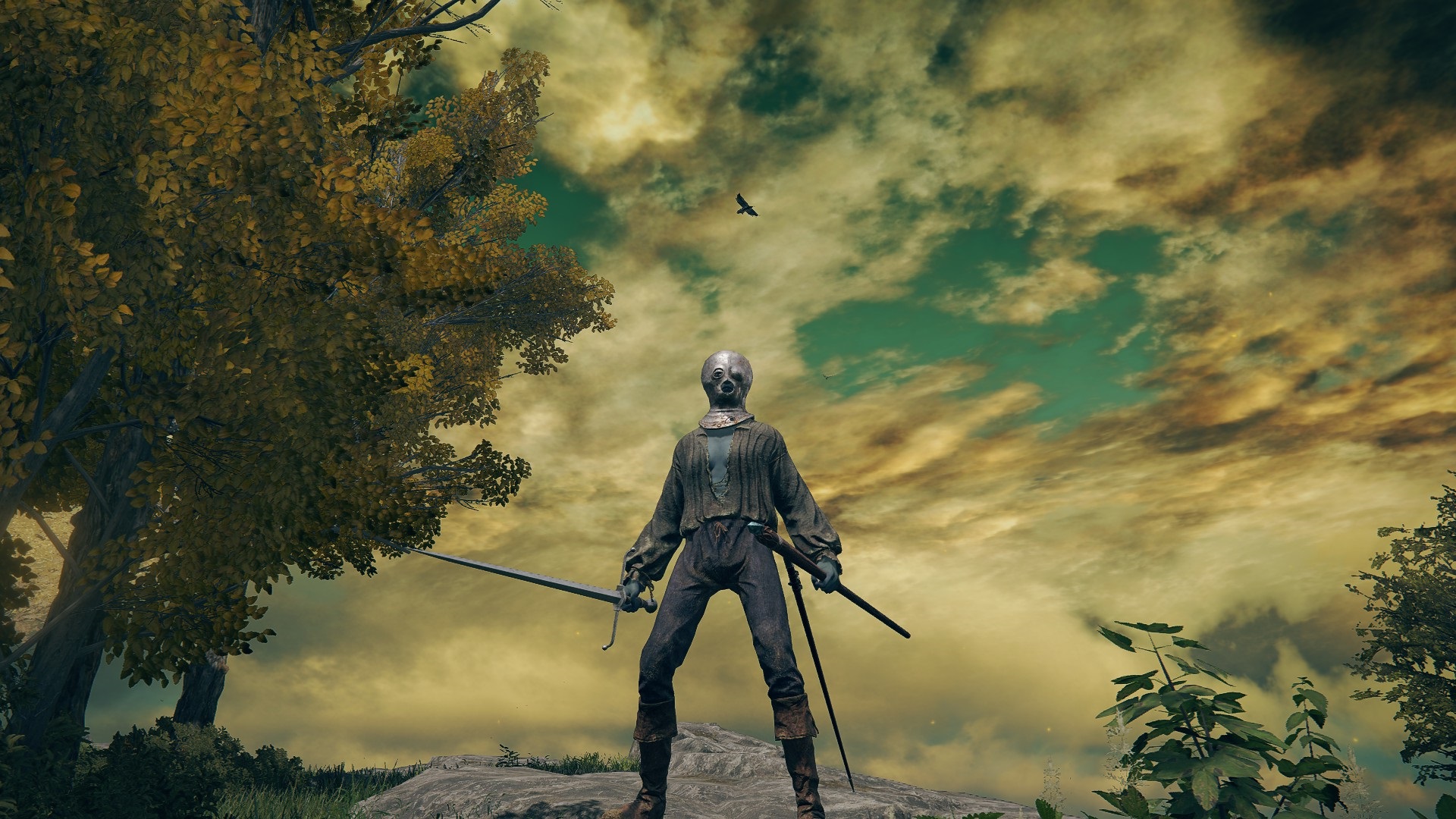 Класс Elden Ring — заключенный — стоит в Лимгрейве в своей металлической маске, рваной одежде и держит меч и посох.