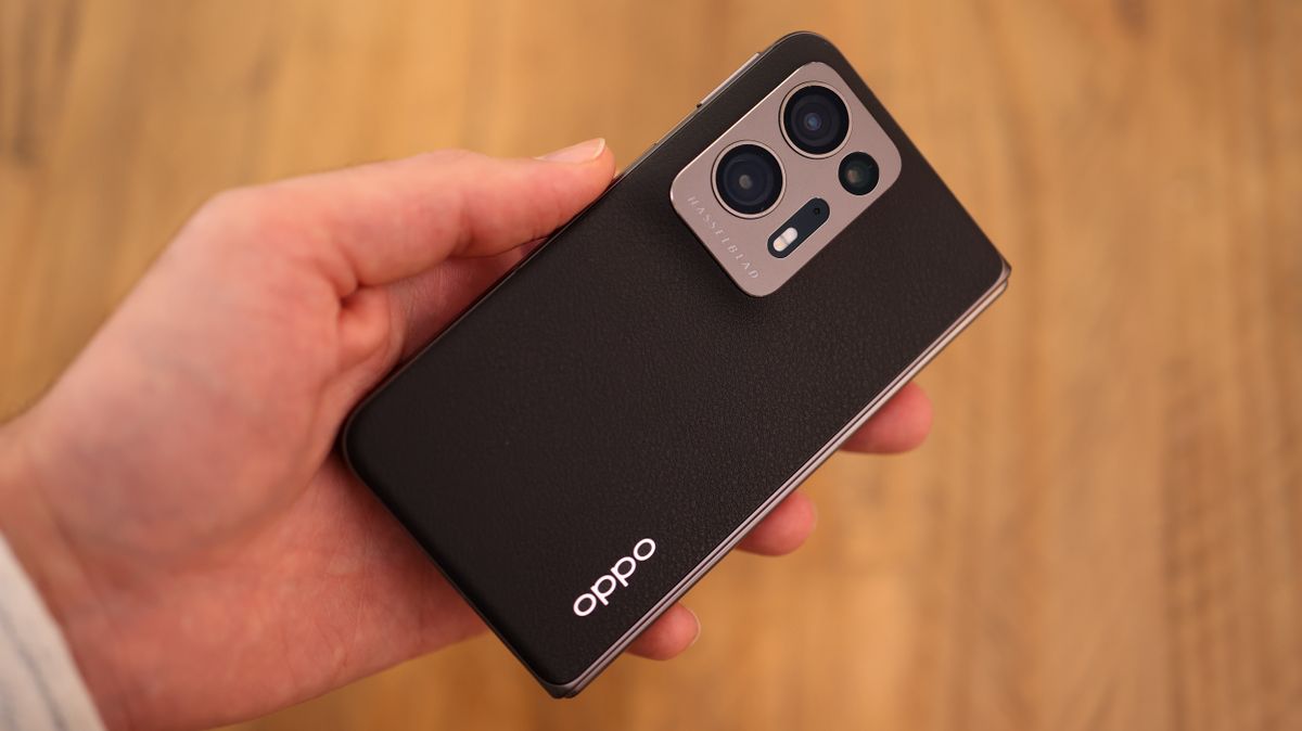 A photo of the Oppo Find N2