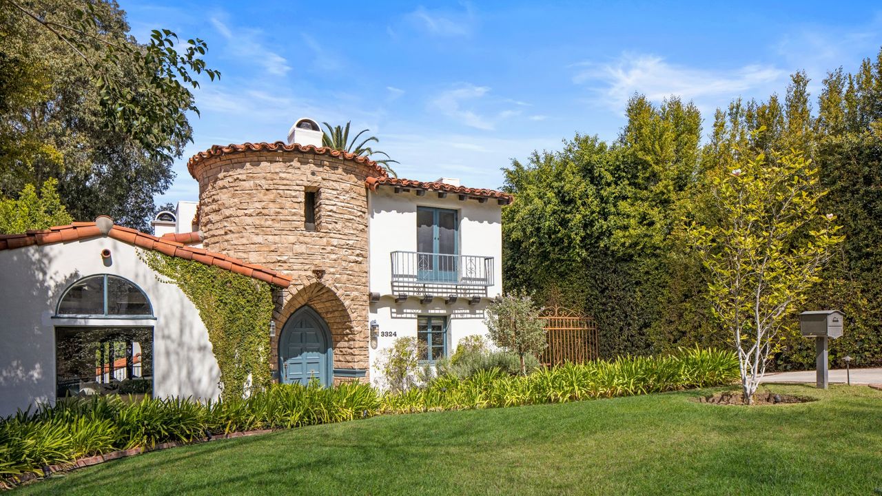 Exterior of Katharine McPhee&#039;s home in California