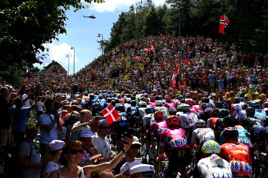 NYBORG DENMARK JULY 02 A crowd cheers the peloton passing through the Cte dHve Strde during the 109th Tour de France 2022 Stage 2 a 2022km stage from Roskilde to Nyborg TDF2022 WorldTour on July 02 2022 in Nyborg Denmark Photo by Tim de WaeleGetty Images