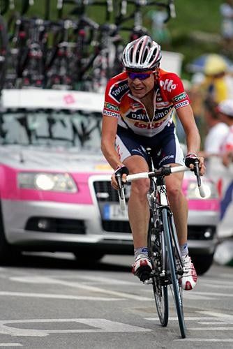 Cadel Evans (Davitamon-Lotto) came in nearly 3 minutes back today.