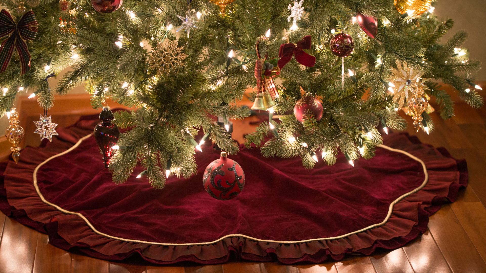 picture of red fabric christmas tree skirt