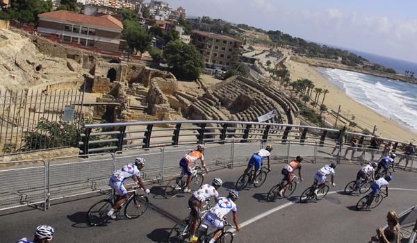 The peloton heads toward the sea on stage 10