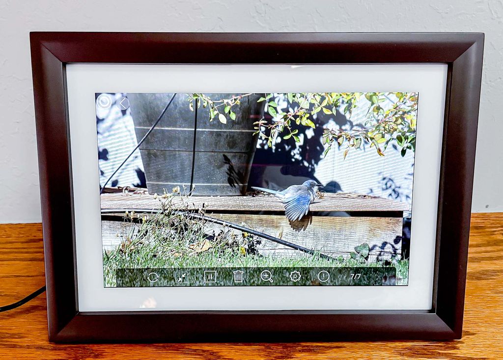 Dragon Touch Classic 10 Digital Picture Frame review Tom