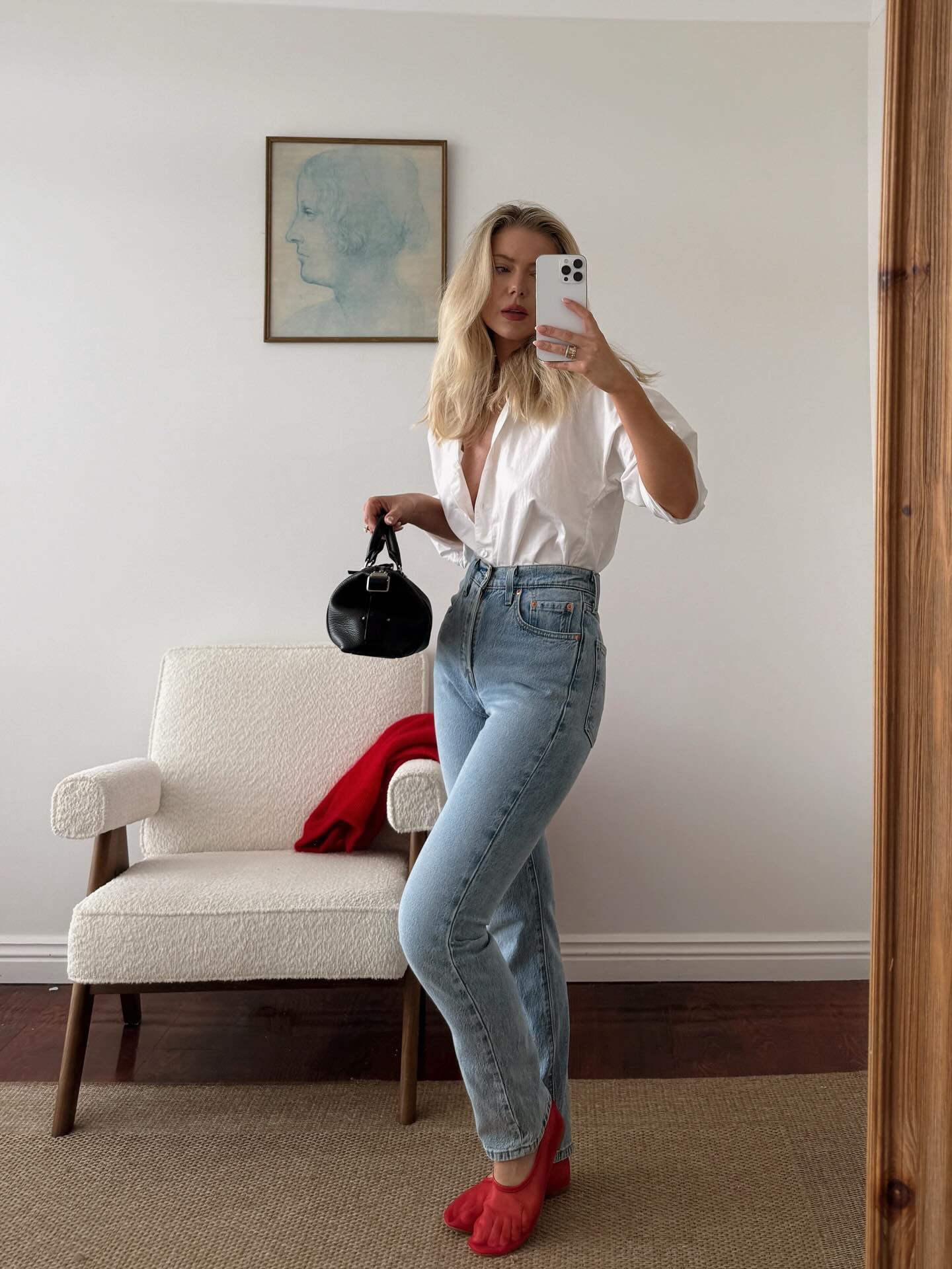 A woman wearing non-black ballet flats outfit summer 2026.