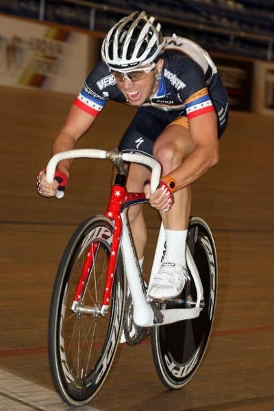 Kit Karzen on the attack in the men's omnium scratch race.