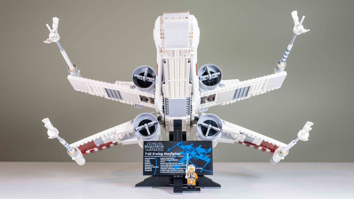 Lego UCS X-Wing Starfighter front view